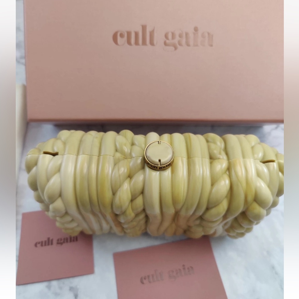 Cult Gaia $398 Helene Cornsilk Acrylic Clutch Shoulder Bag Gold Chain NWT - Picture 11 of 11